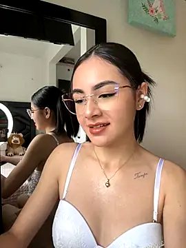 IslaCole online show from 26, 10, 2025