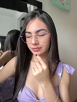 IslaCole online show from 28, 10, 2025