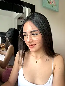 IslaCole online show from 27, 10, 2025