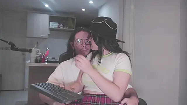 Snapshot of dan_and_daya chatting on 10, 11, 2025 dan and daya online show from 10, 11, 2025