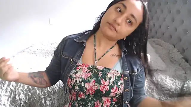 Snapshot of cute8smile chatting on 27, 10, 2025 cute8smile online show from 27, 10, 2025