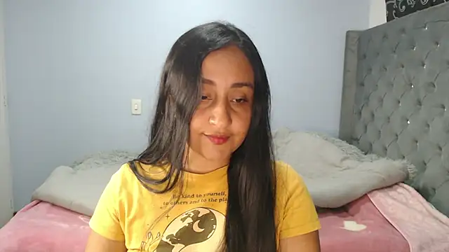 Snapshot of cute8smile chatting on 3, 11, 2025 cute8smile online show from 3, 11, 2025