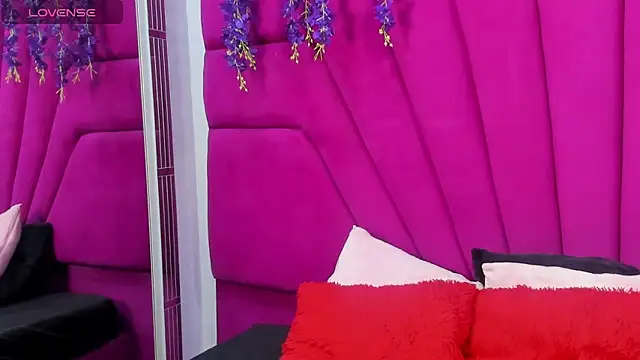 JulietaDiamond online show from 7, 4, 2026