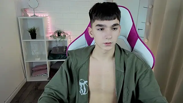 Snapshot of YamiTwink chatting on 20, 11, 2025 YamiTwink online show from 20, 11, 2025