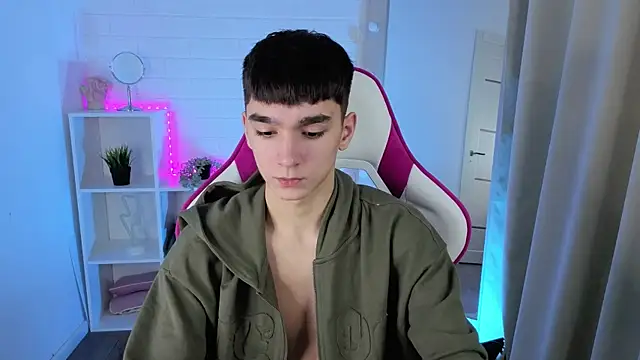 Snapshot of YamiTwink chatting on 22, 11, 2025 YamiTwink online show from 22, 11, 2025