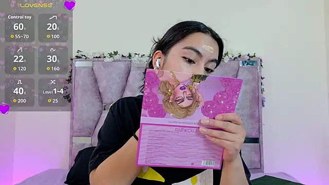 Iris mandarinne online show from 11, 11, 2025