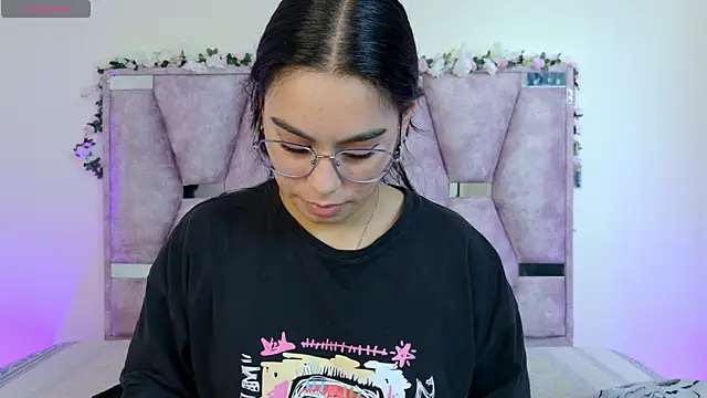 Iris mandarinne online show from 28, 10, 2025