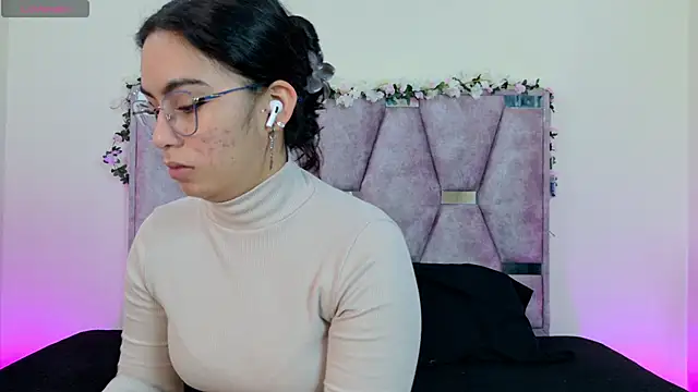 Iris mandarinne online show from 8, 11, 2025