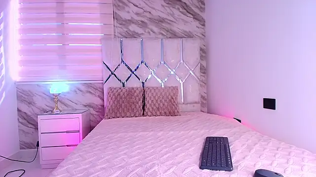 ellisrossi online show from 7, 11, 2025