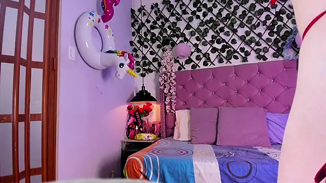 Snapshot of Violet-Storm- chatting on 25, 10, 2025 Violet-Storm- online show from 25, 10, 2025