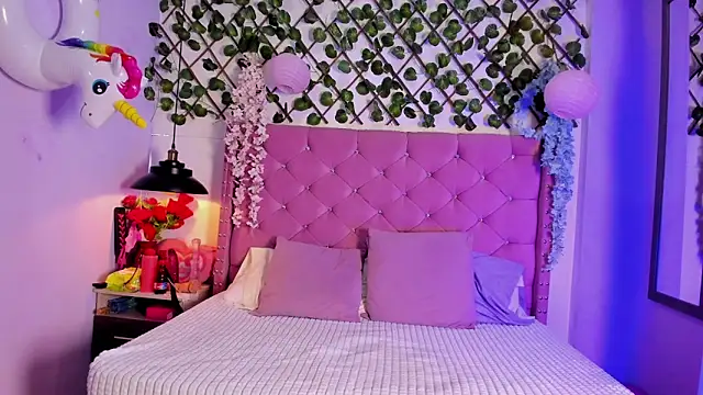 Snapshot of Violet-Storm- chatting on 24, 10, 2025 Violet-Storm- online show from 24, 10, 2025