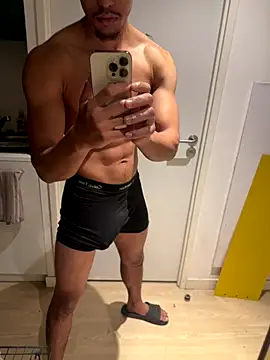 bigDickParis92 online show from 24, 10, 2025