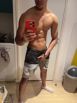 bigDickParis92 online show from 4, 4, 2026