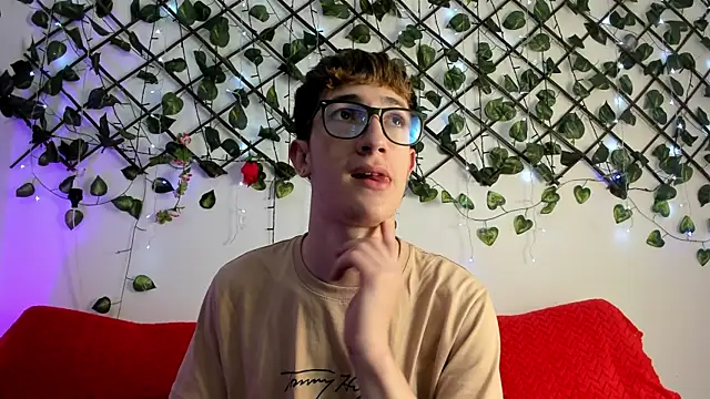 Snapshot of Erick_Taylor3 chatting on 23, 10, 2025 Erick Taylor3 online show from 23, 10, 2025