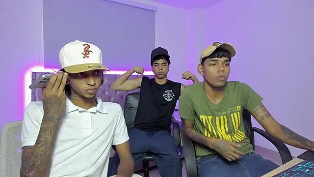 Snapshot of skinny_tatto01 chatting on 27, 10, 2025 skinny tatto01 online show from 27, 10, 2025