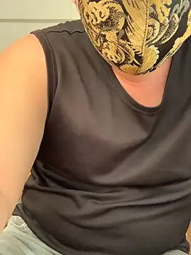 Snapshot of LUOKEKE chatting on 27, 10, 2025 LUOKEKE online show from 27, 10, 2025