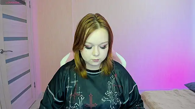 Snapshot of Lovly_Vixen chatting on 23, 10, 2025 Lovly Vixen online show from 23, 10, 2025