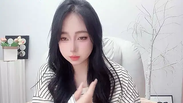 Love-hanzaizai718 online show from 17, 12, 2025