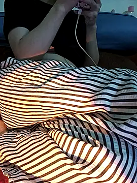 Cherry Le02 online show from 22, 11, 2025