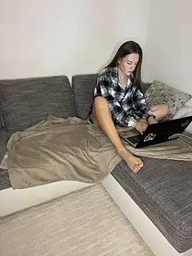 EllaMoonlight online show from 1, 12, 2025