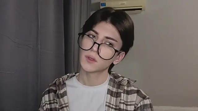 Oliver star boy  online show from 12, 11, 2025