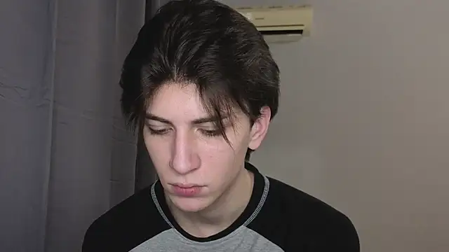 Oliver star boy  online show from 5, 11, 2025