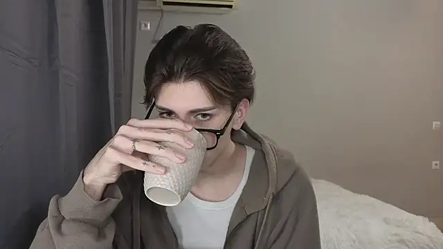 Snapshot of Oliver_star_boy_ chatting on 25, 10, 2025 Oliver star boy  online show from 25, 10, 2025