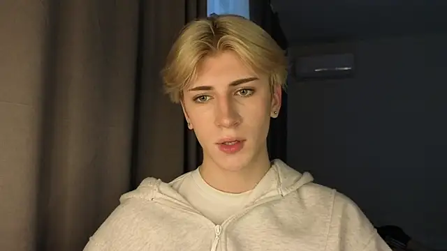Snapshot of Oliver_star_boy_ chatting on 25, 5, 2026 Oliver star boy online show from 25, 5, 2026