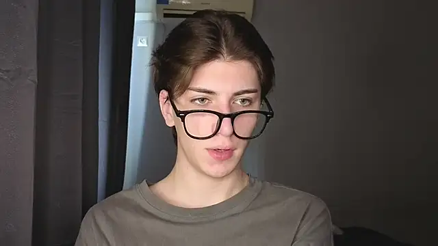 Oliver star boy  online show from 26, 10, 2025