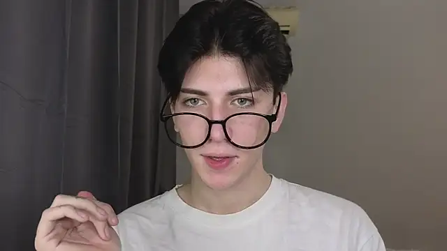 Oliver star boy  online show from 15, 11, 2025