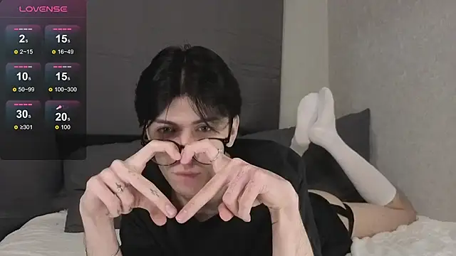 Oliver star boy  online show from 19, 12, 2025