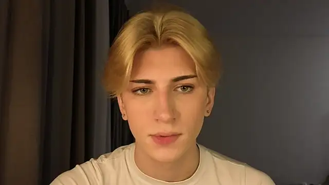 Snapshot of Oliver_star_boy_ chatting on 7, 5, 2026 Oliver star boy online show from 7, 5, 2026