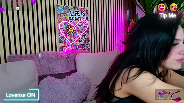 Snapshot of MirunaHaze chatting on 22, 4, 2026 MirunaHaze online show from 22, 4, 2026