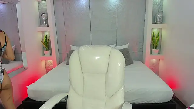 AmyColman  online show from 2, 12, 2025