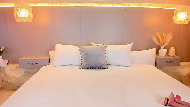 AmyColman  online show from 21, 3, 2026