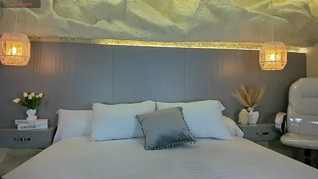 AmyColman  online show from 7, 4, 2026