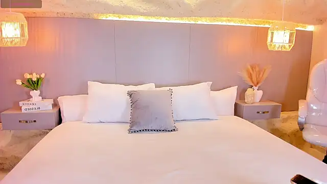 AmyColman  online show from 8, 4, 2026