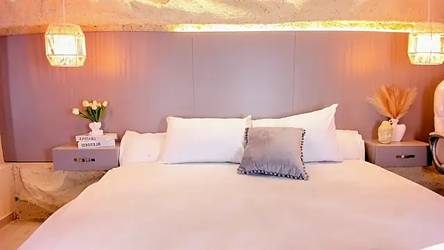 AmyColman  online show from 10, 4, 2026