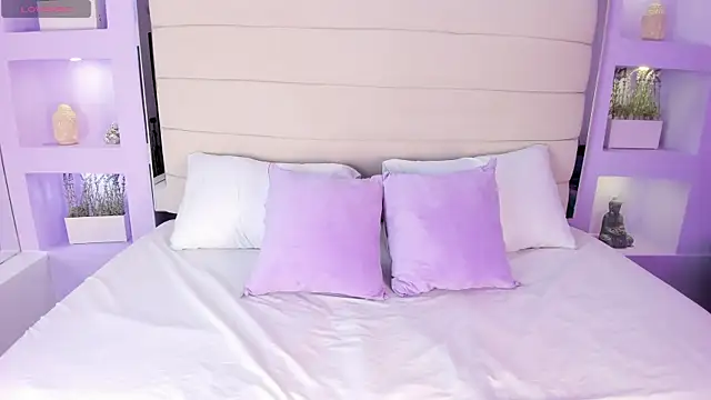 AmyColman  online show from 20, 12, 2025