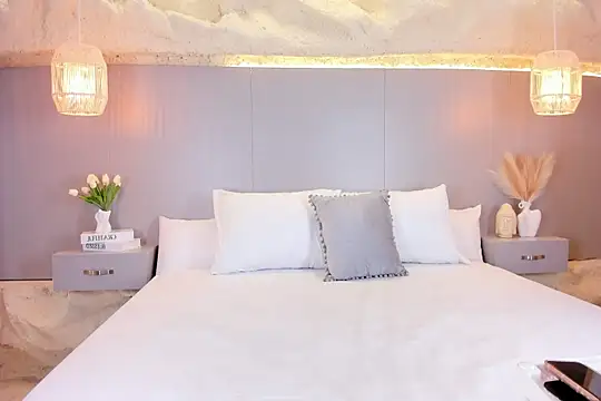 AmyColman  online show from 4, 4, 2026