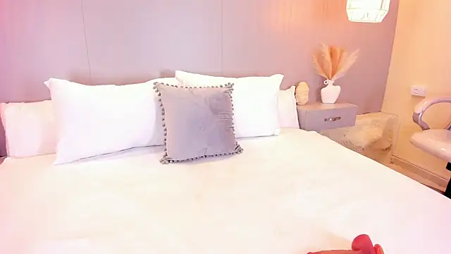 AmyColman  online show from 22, 4, 2026