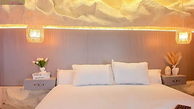 AmyColman  online show from 16, 3, 2026