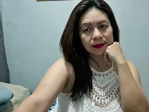 xxxHoneyBee29 online show from 13, 2, 2026