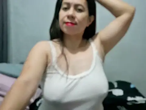 xxxHoneyBee29 online show from 6, 8, 2026