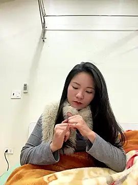 Bee Yellow00 online show from 8, 1, 2026