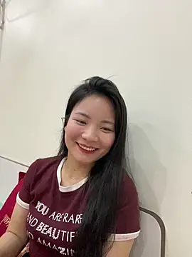 Bee Yellow00 online show from 23, 2, 2026