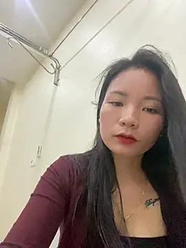 Bee Yellow00 online show from 31, 10, 2025