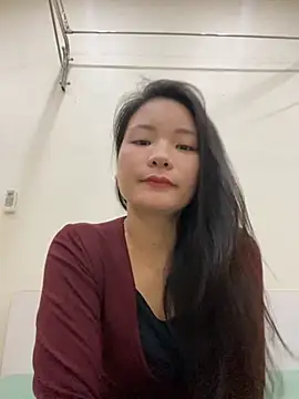 Bee Yellow00 online show from 15, 11, 2025