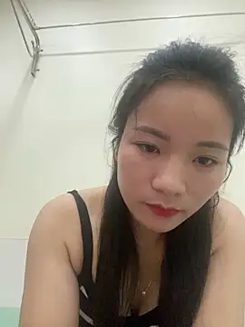 Bee Yellow00 online show from 1, 11, 2025