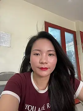 Bee Yellow00 online show from 20, 6, 2026
